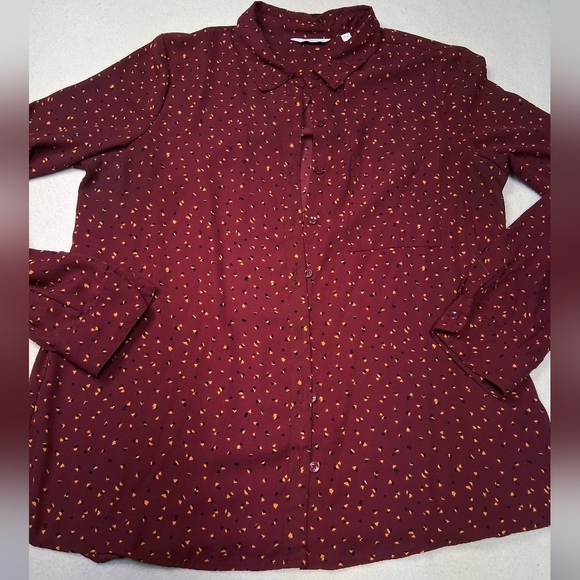 Reitmans Tops - 4/20$ Reitmans Burgundy and Gold Button-Down Shirt